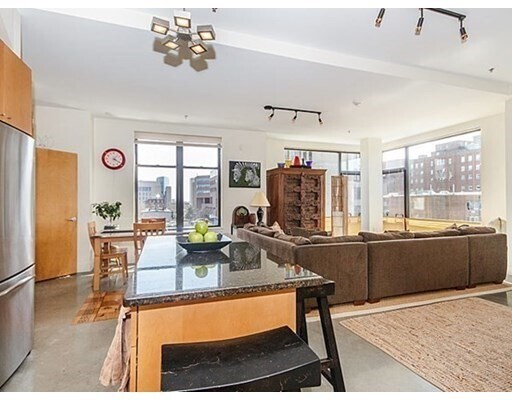Foto del edificio - 725 Harrison Ave