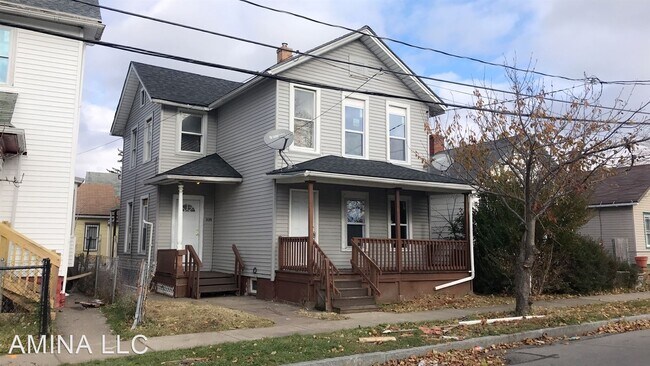 Building Photo - 6 br, 2 bath House - 108 WEEGER ST