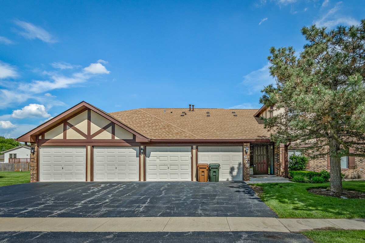 677 Cumberland Trail Unit AA2, Roselle, IL 60172 Condo for Rent in Roselle, IL