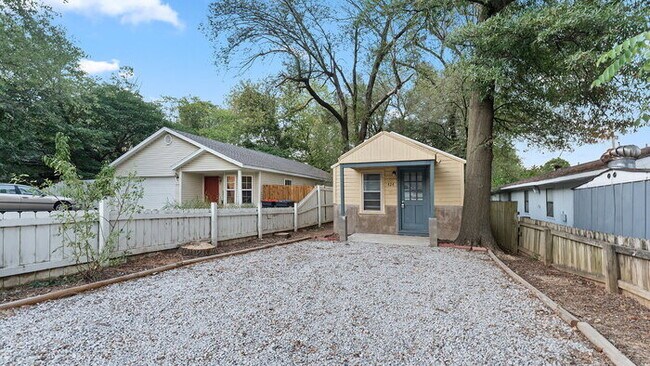 Building Photo - "Cozy 1-Bed Oasis in Springdale: Perfect B...