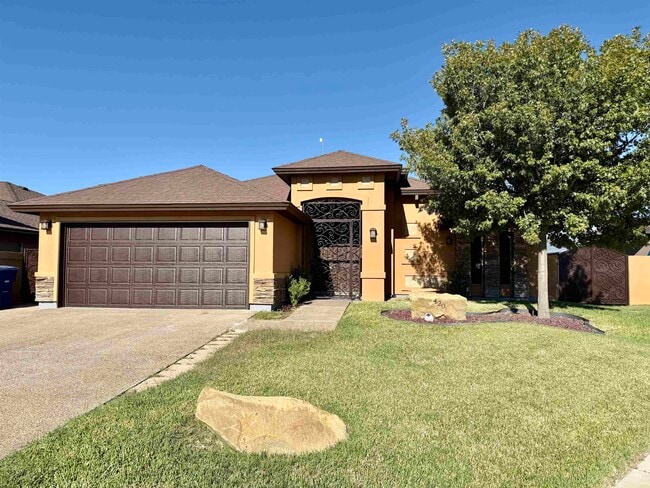 Building Photo - 420 Sabal Loop