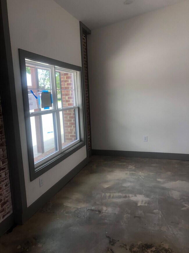 Building Photo - 118 S Pearl St