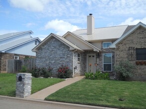 Building Photo - 3182 Chimney Cir