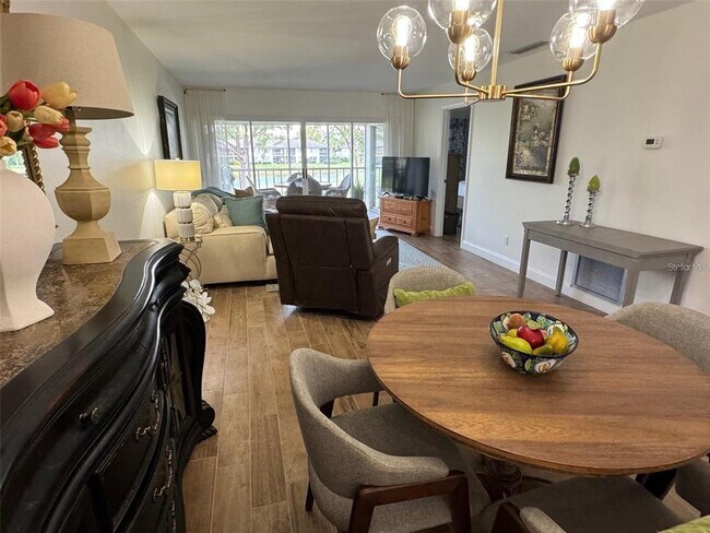 Foto del edificio - 5246 Wedgewood Ln