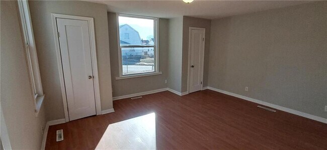 Foto del edificio - 107 Indiana Ave