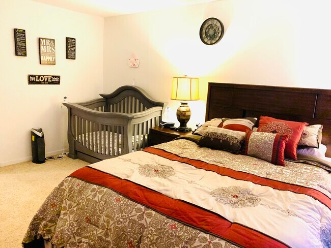 Foto del edificio - 80 Emily Dr