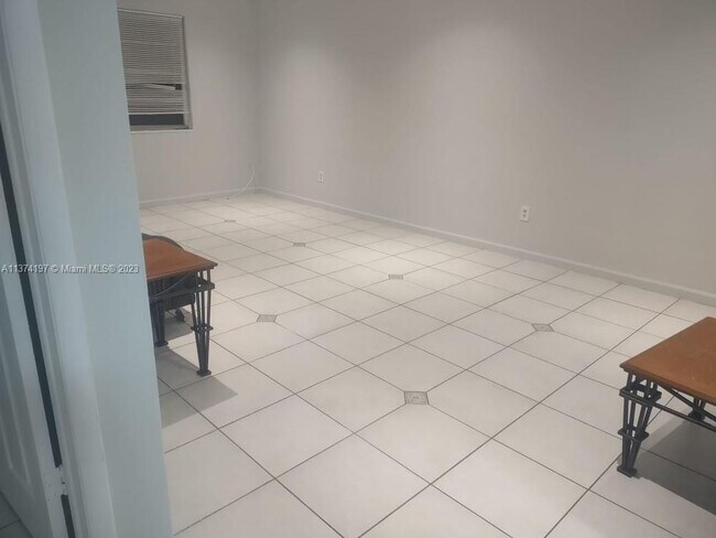 Foto del edificio - 1370 NE 119th St