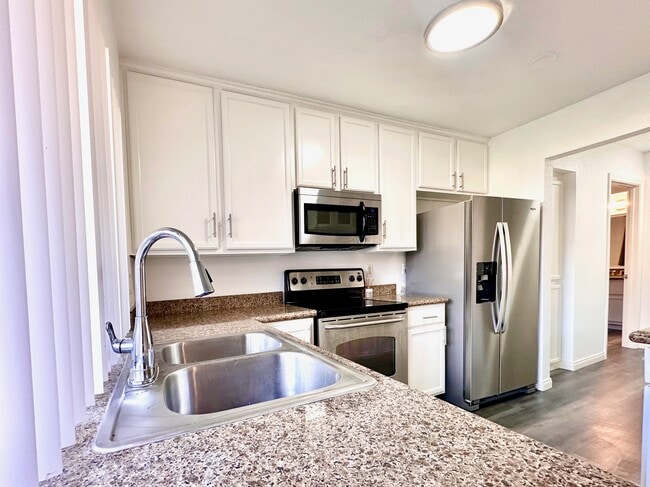 Building Photo - 615 Fredricks Ave