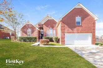 Building Photo - 4006 Summit Dr