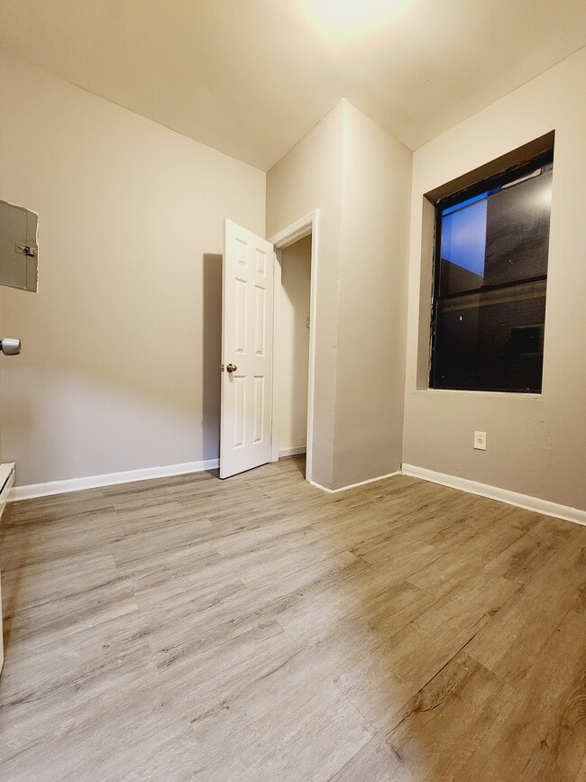 6 bergen Ave 36 - 7 Bergen Ave