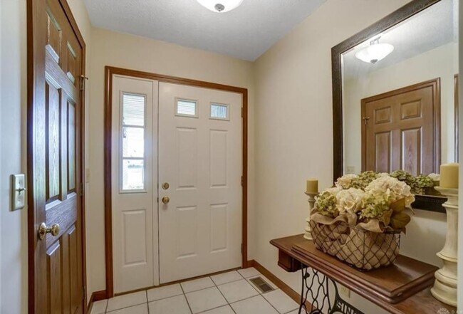 Building Photo - 3-bedroom 2 Full Bath Single-Family Home L...