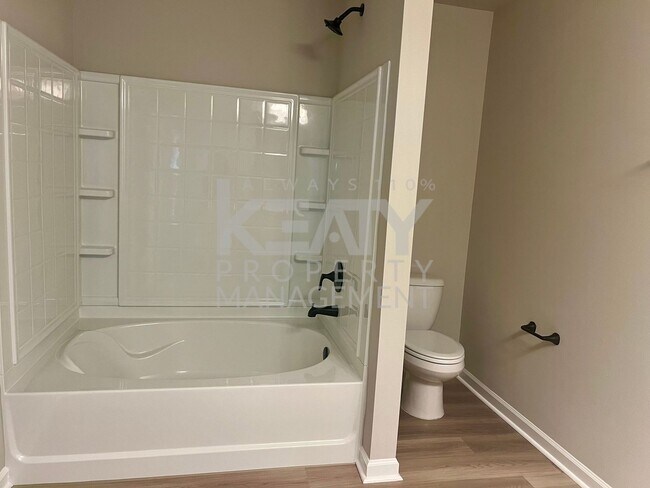 Foto del edificio - 3 Bedroom, 2 Bathroom House is Available Now!