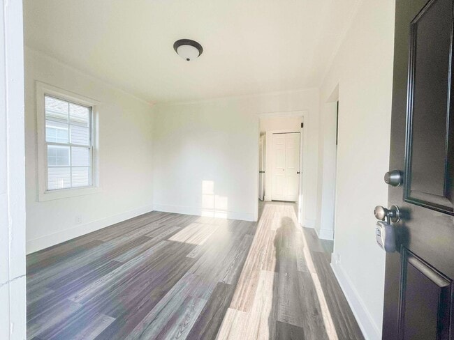 Building Photo - Picturesque One Bedroom House on Morgan St...
