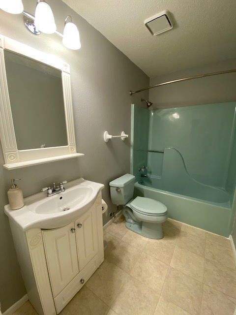 Foto del edificio - 713 Country Oaks Ln