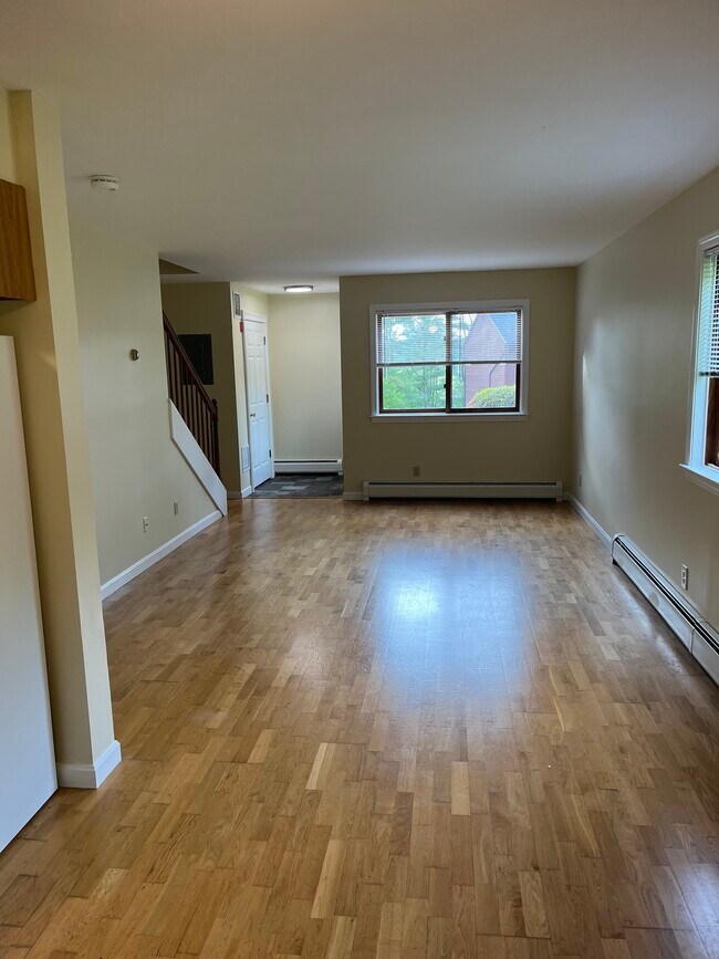 Foto del edificio - 121 Village Heights Rd