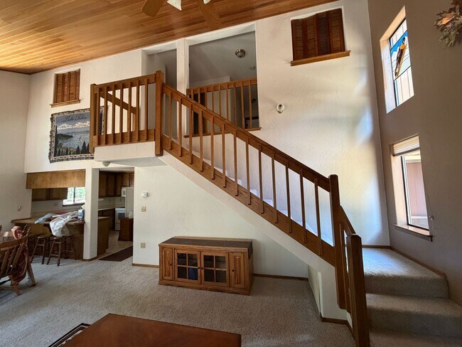 Building Photo - 4 Bed, 2 Bath Home on Large Corner Lot Near the Y