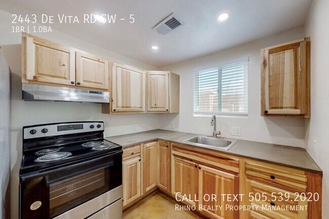 Foto del edificio - 2443 De Vita Rd SW