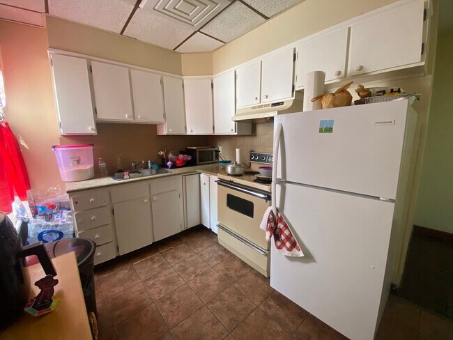 Building Photo - 644 N 12th St