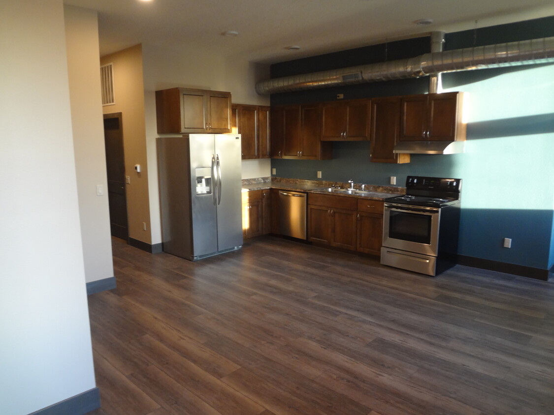 Foto principal - 320 E Main St