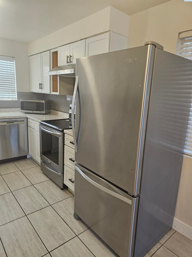 Building Photo - Completely Remodeled Condo; Very Private & Quiet