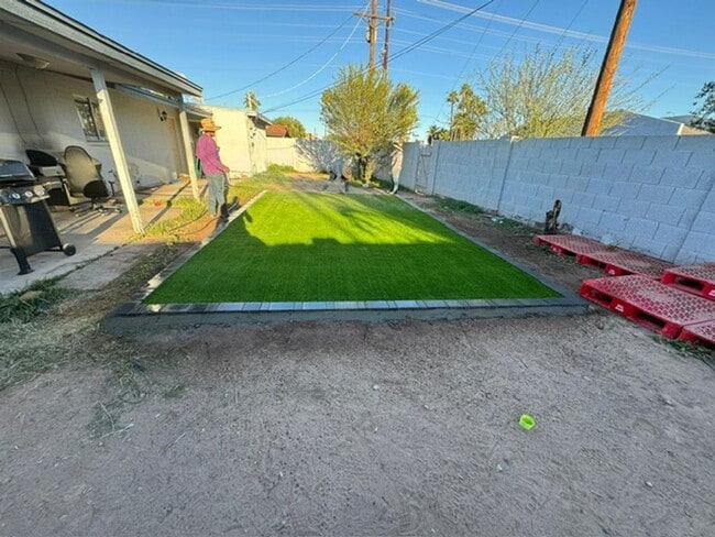 Building Photo - 5-Bedroom Tempe Home Near ASU with Garage & Covered Patio