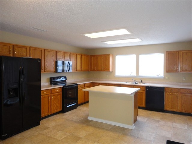 Foto del edificio - 2324 Shadowbrook Dr