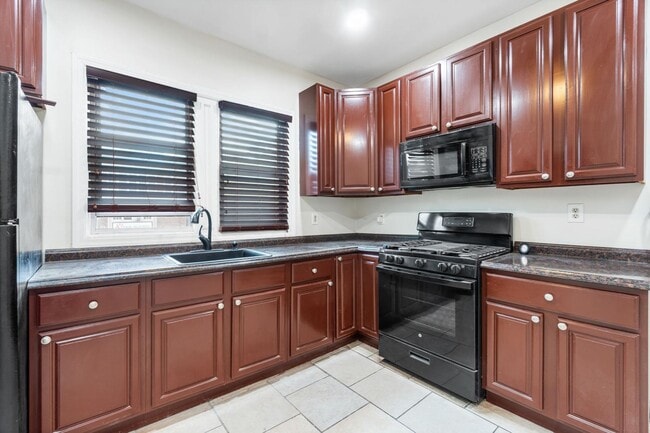 Foto del edificio - 156 Shepard Ave