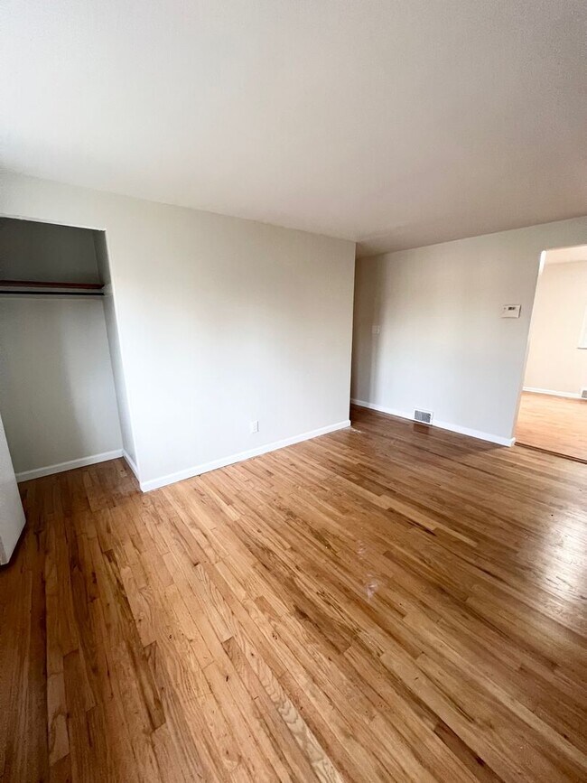 Photo - Beautiful 3 Bedroom 1 Bathroom in Penn Hil... House