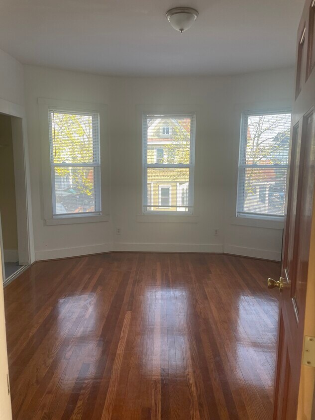Room 1 - 150 Glenway St
