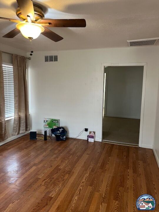 Foto del edificio - 1035 W Olive Ave