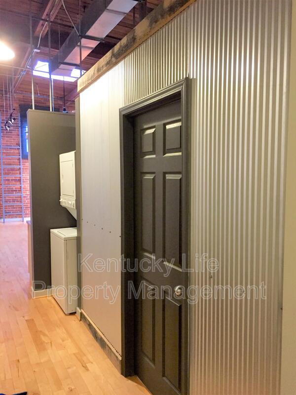 Building Photo - 222 Bolivar St