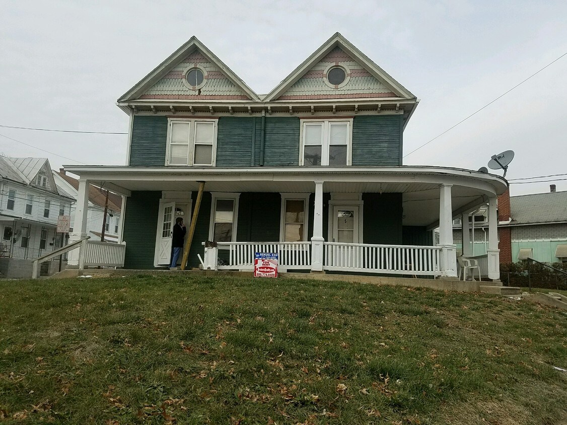 Primary Photo - 1 Shaw Ave