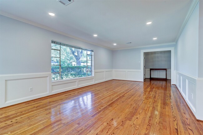 Building Photo - 4515 Oakshire Dr