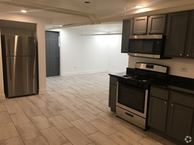Kitchen and living area - 4327 W Drummond Plz