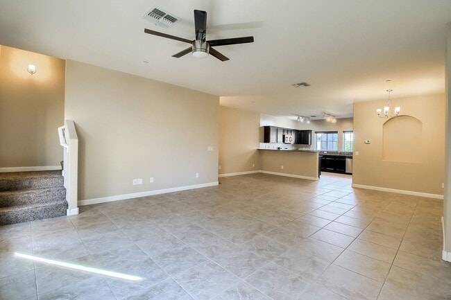 Building Photo - 4 Bedroom townhome in Phoenix