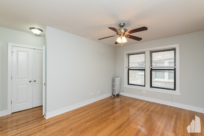 Foto del edificio - 516 W Cornelia Ave