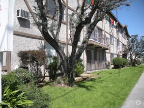 Building Photo - Green Court Apartments