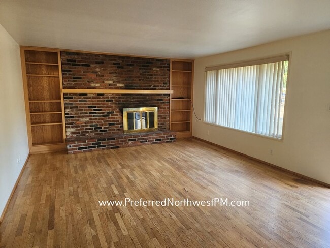 Building Photo - 892 Cornwall Ave