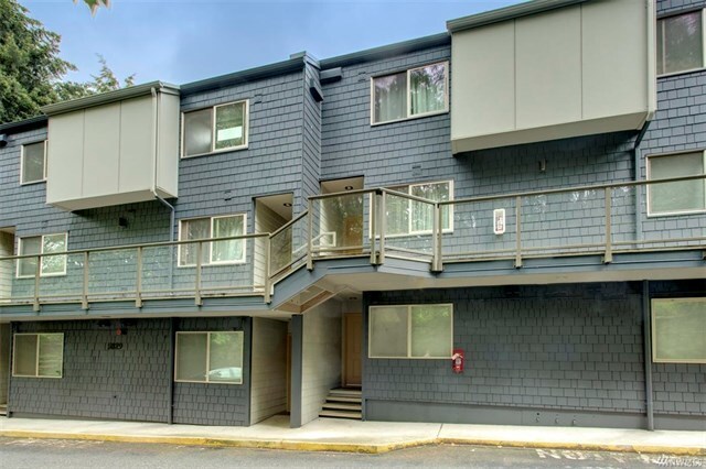 Foto principal - Lovely 2BR/2BA Townhome-Style Condo, Sand ...