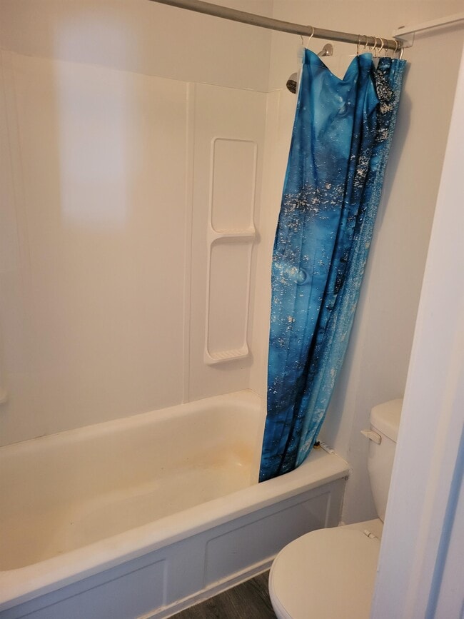 Building Photo - 262 Frood Rd