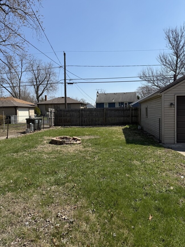 Building Photo - 18343 Oakwood Ave