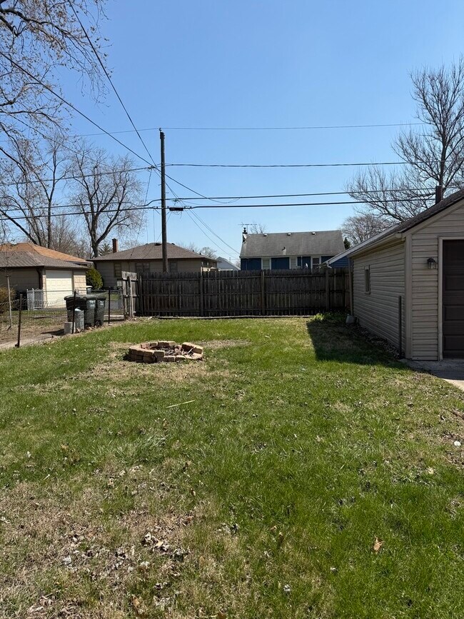 Foto del edificio - 18343 Oakwood Ave