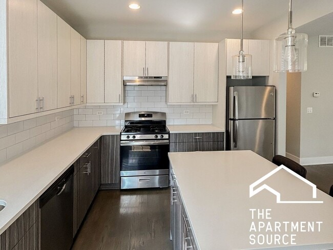 Photo - 2618 N Rockwell St Apartment
