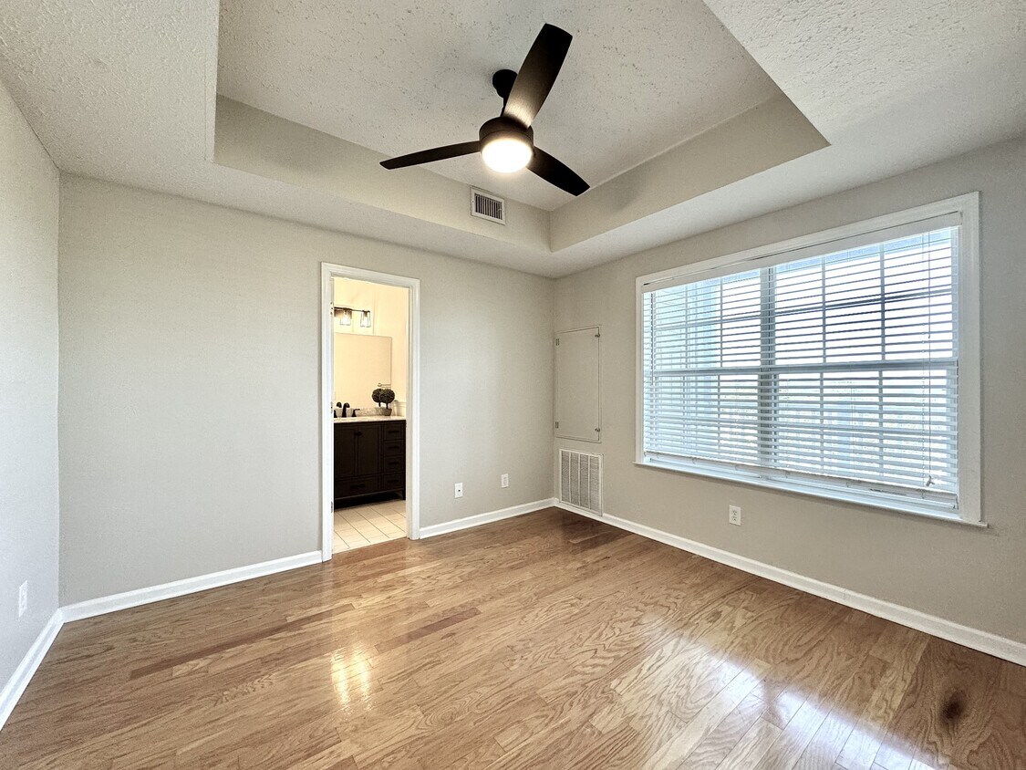 Primary Photo - 2025 Woodmont Blvd