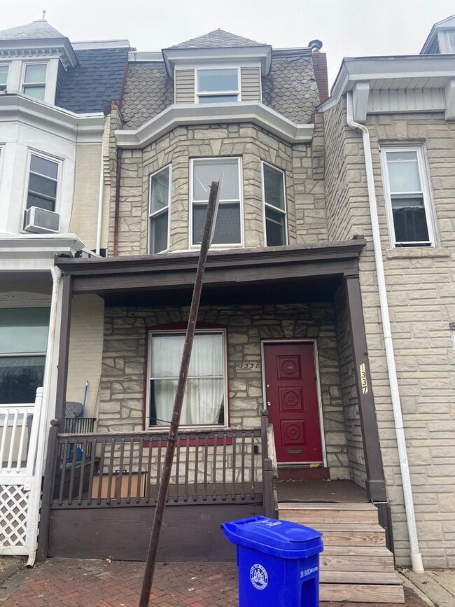 Building Photo - 1337 N 9th St
