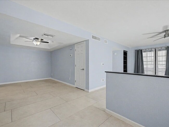 Building Photo - Charming 2 Bed / 2 Bath Downstairs Unit with Great Amenities!