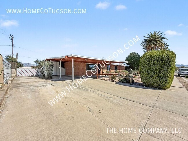 Building Photo - 6225 E Calle Aurora