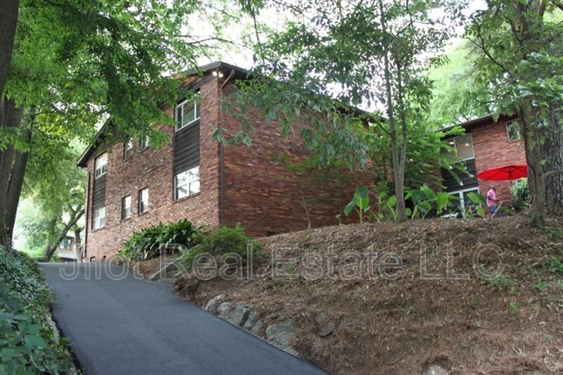 Primary Photo - 1284 Piedmont Ave NE