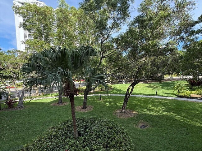 Foto del edificio - 3700 Island Blvd