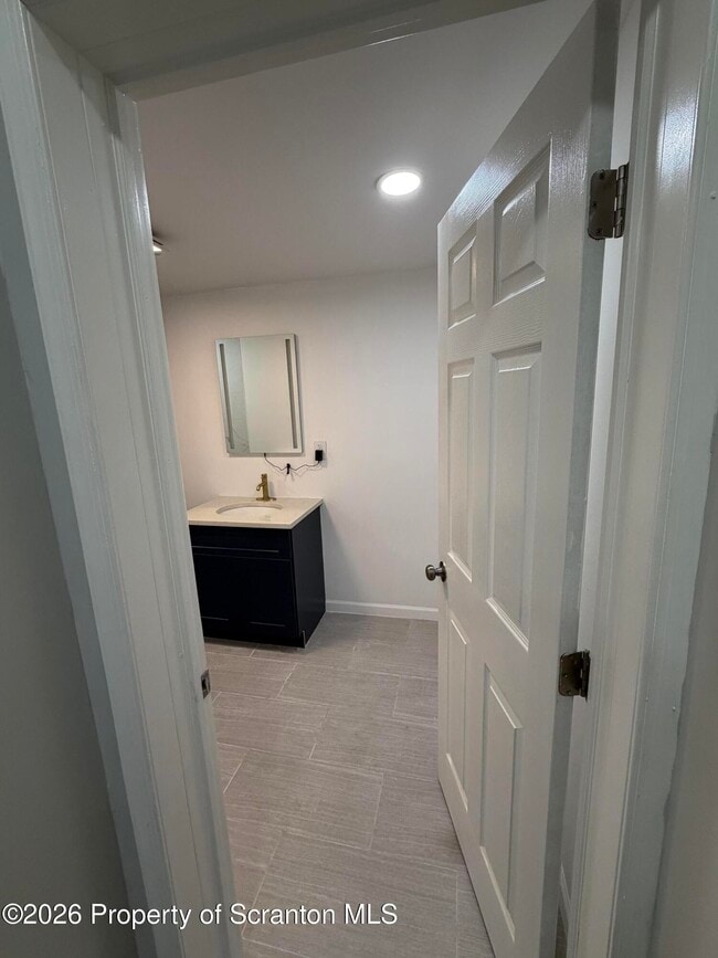 Building Photo - 539 E Pine St